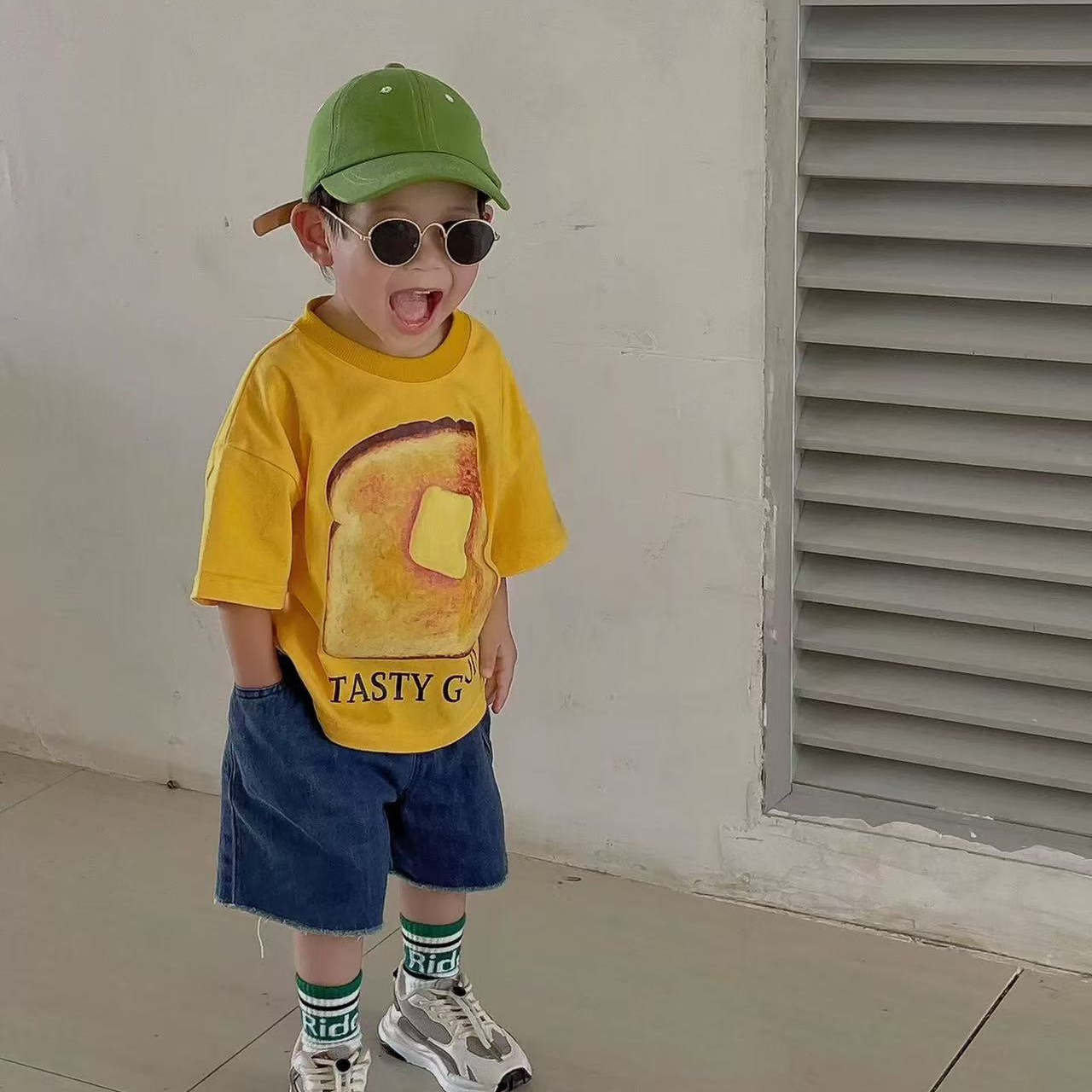 親子ペアルック 遊び心あるプリント カジュアル 母娘Tシャツ