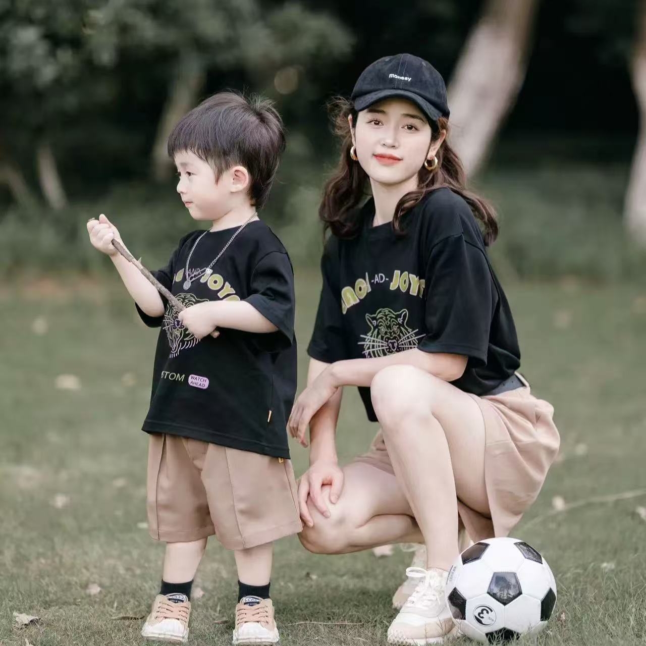 週末の親子コーデにピッタリ！黒虎Tシャツ