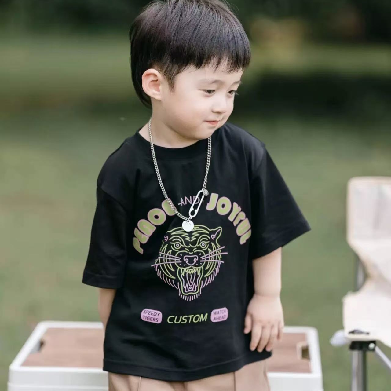 週末の親子コーデにピッタリ！黒虎Tシャツ