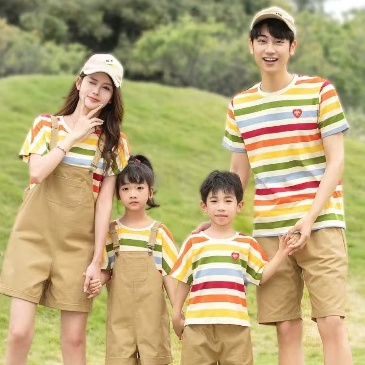 親子ペアルック カラフルボーダーTシャツ（胸ハートワンポイント）