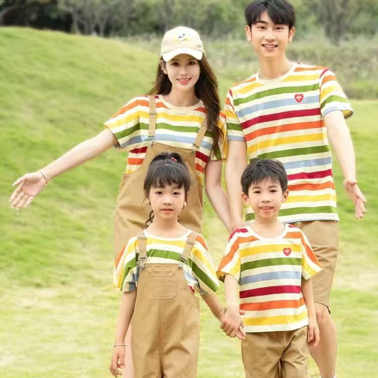 親子ペアルック カラフルボーダーTシャツ（胸ハートワンポイント）