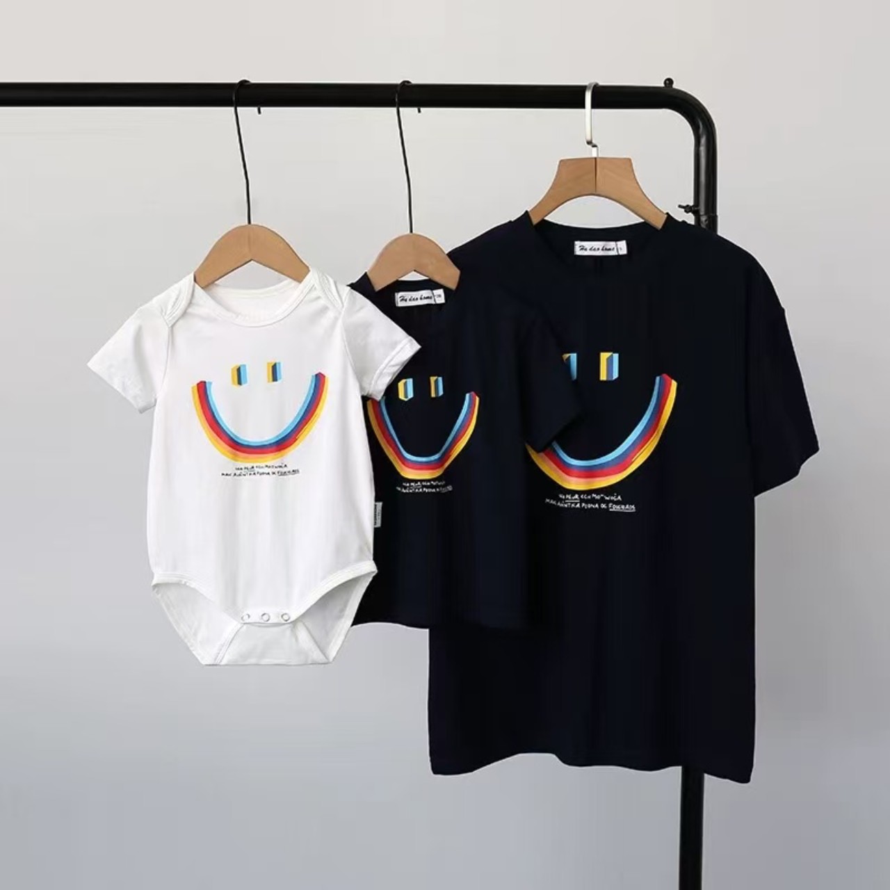 親子ペアルック レインボースマイルTシャツ