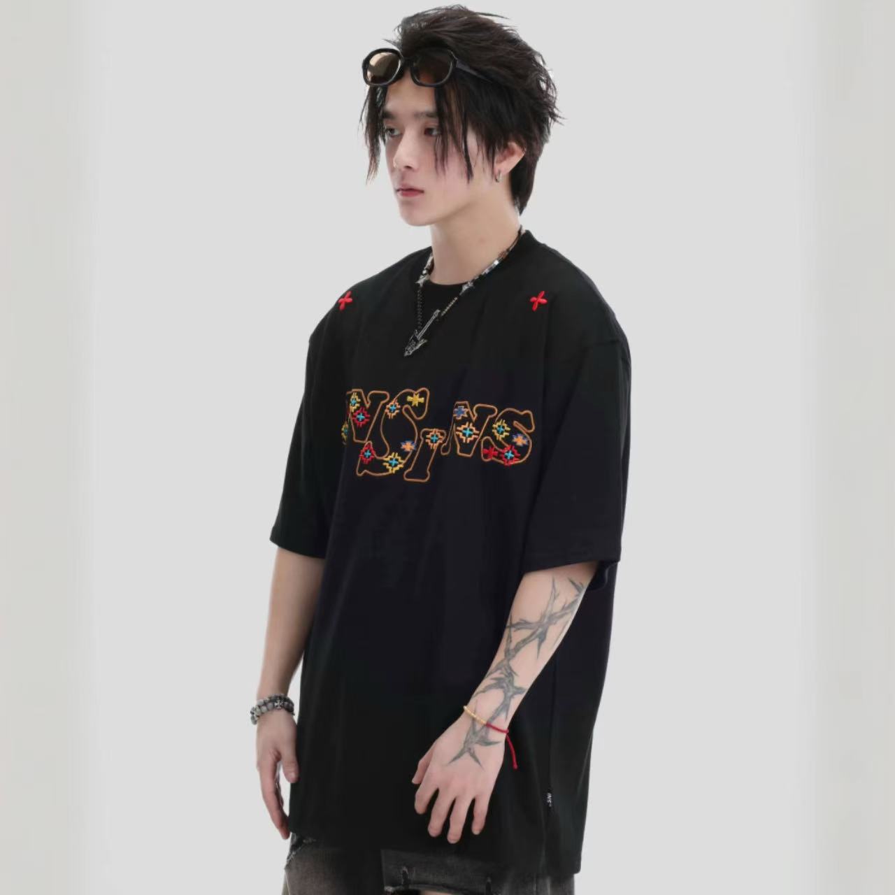 ペアルック 【INSstudios】 ヴィンテージ風 ロゴ刺繍 半袖Tシャツ 幾何学デザイン