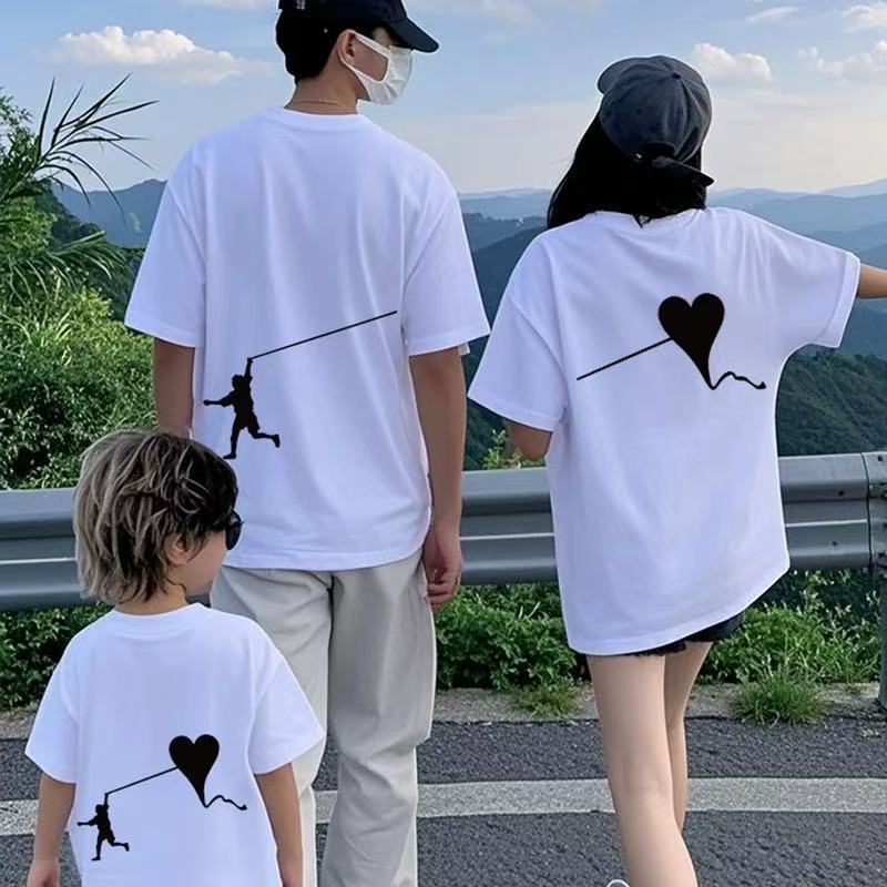 親子ペアルック ハートをつなぐ家族のキズナTシャツ