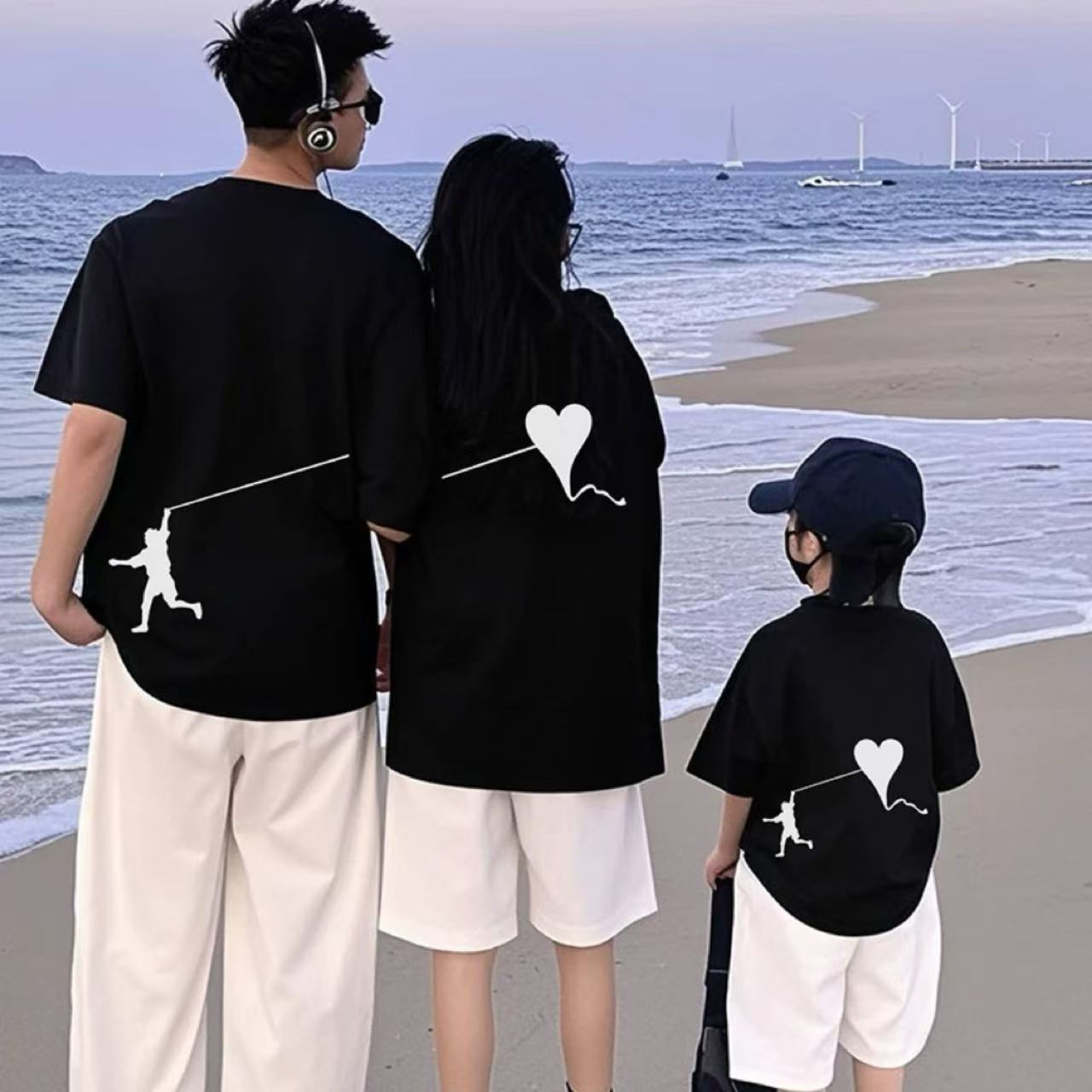 親子ペアルック ハートをつなぐ家族のキズナTシャツ
