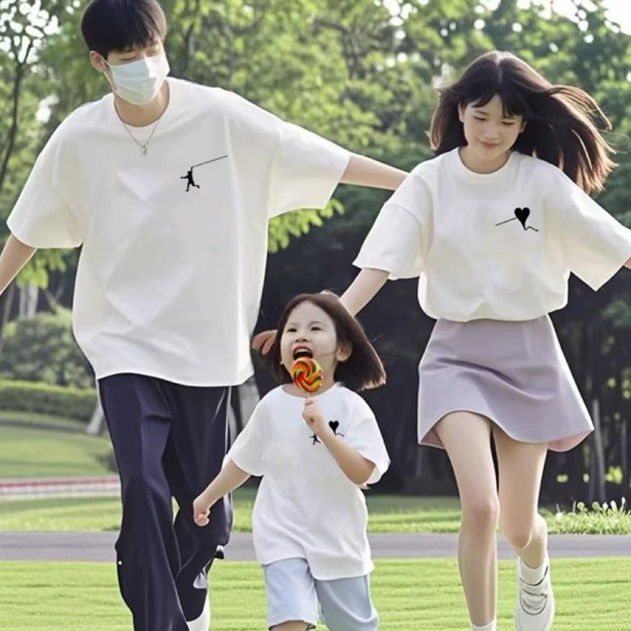 親子ペアルック ハートをつなぐ家族のキズナTシャツ