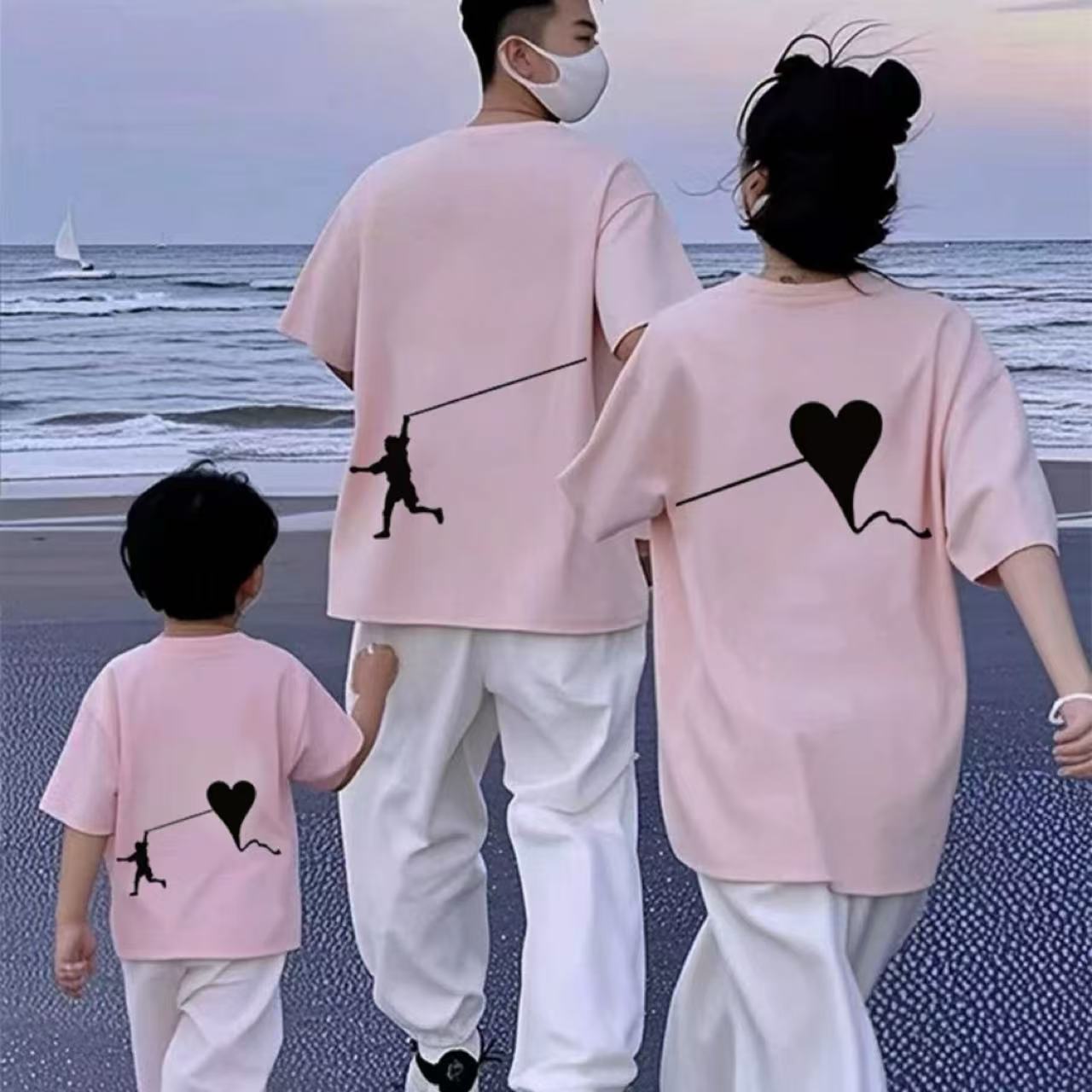 親子ペアルック ハートをつなぐ家族のキズナTシャツ