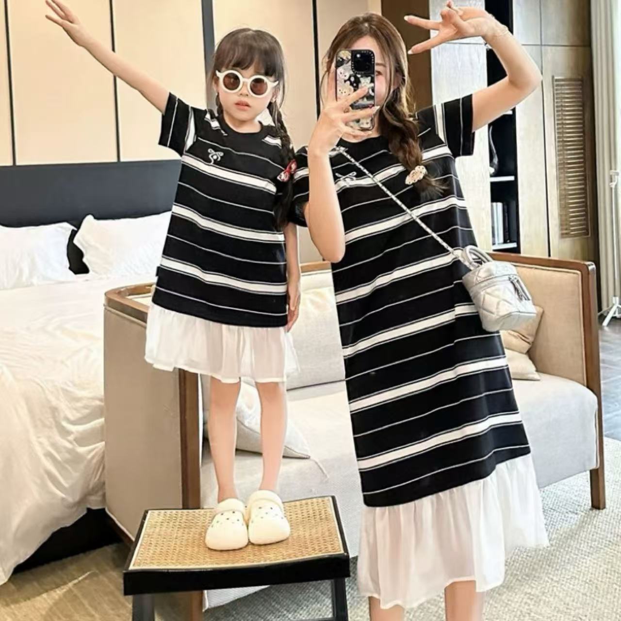 親子ペアルック モノトーンボーダーTシャツ＆ワンピース