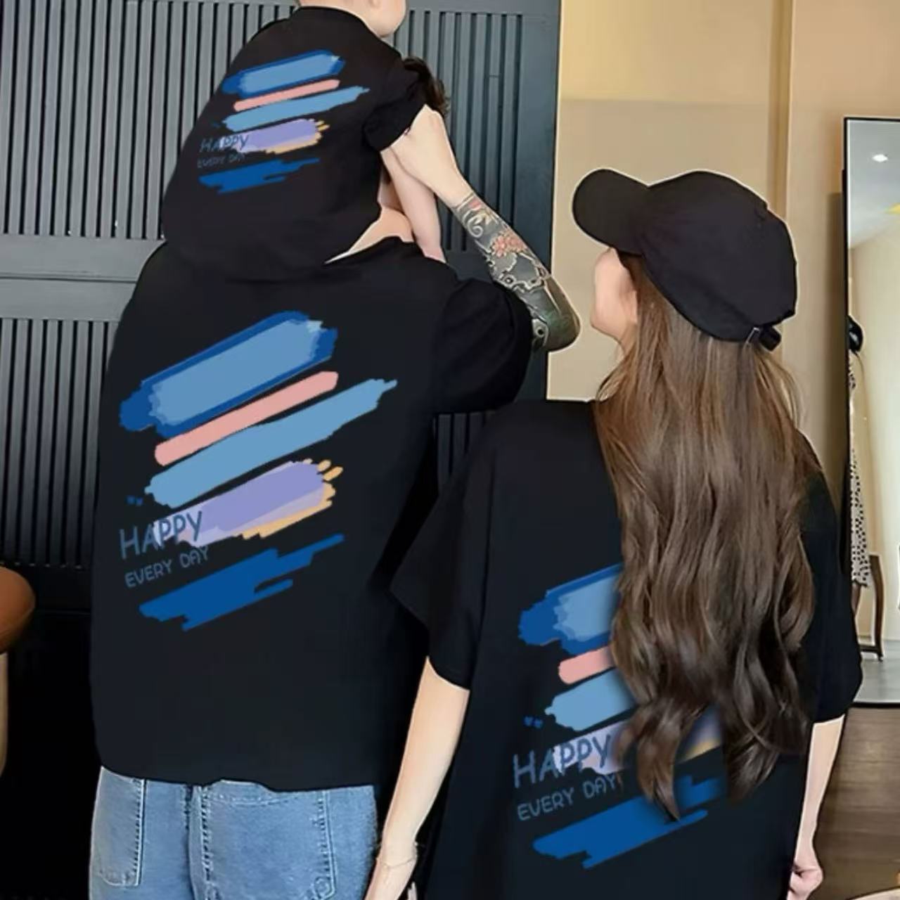 親子ペアルック ハッピーラインが映えるファミリーTシャツ