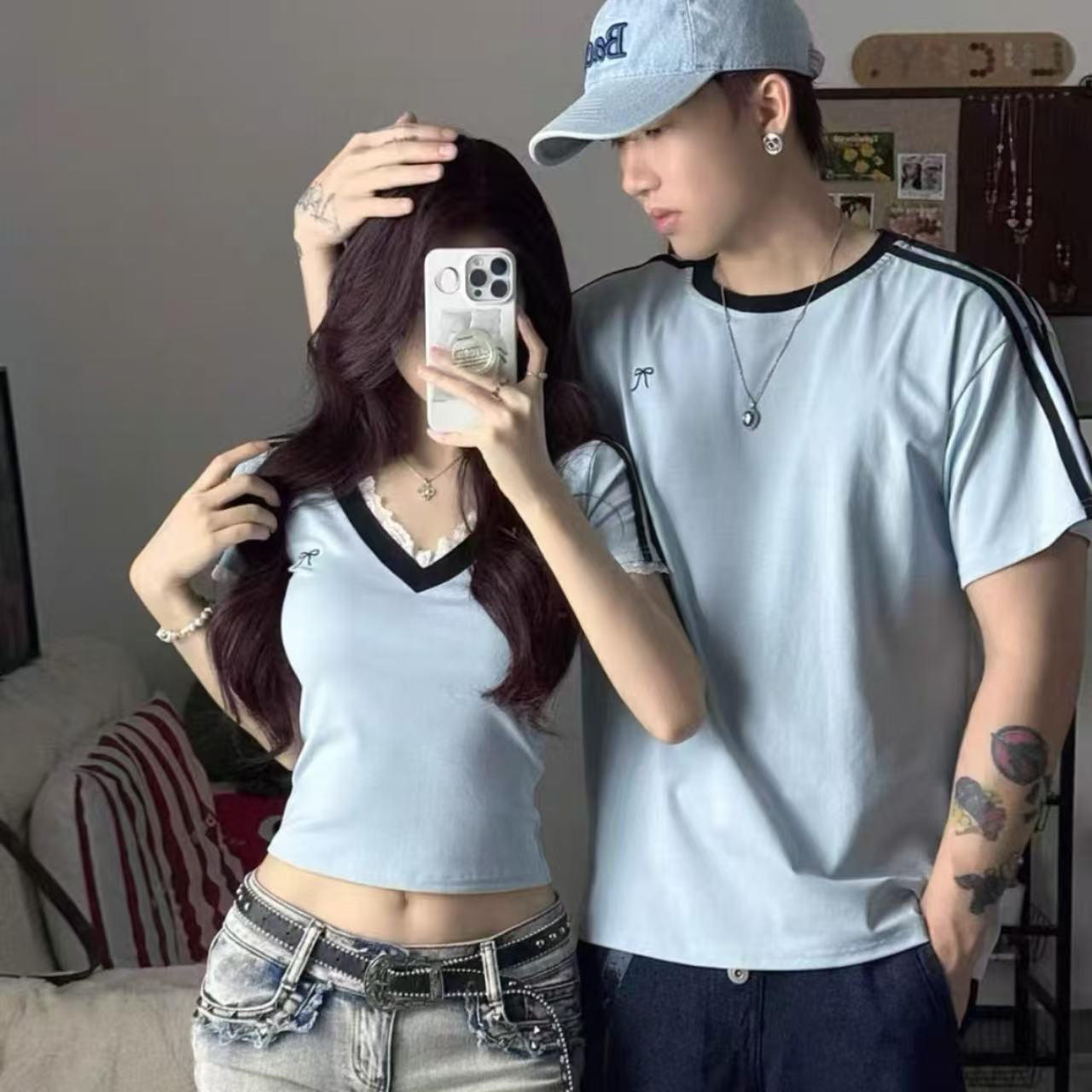 カップルペアルック ライン使いがアクセント ライトブルーTシャツセット