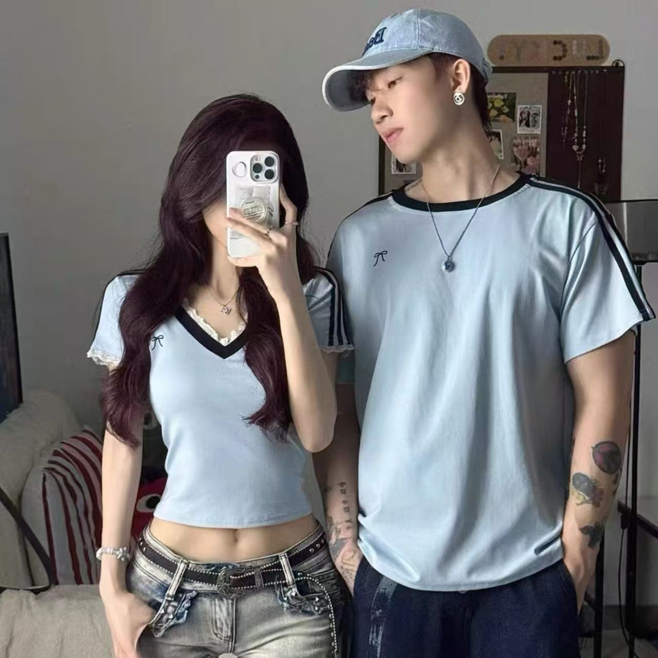 カップルペアルック ライン使いがアクセント ライトブルーTシャツセット