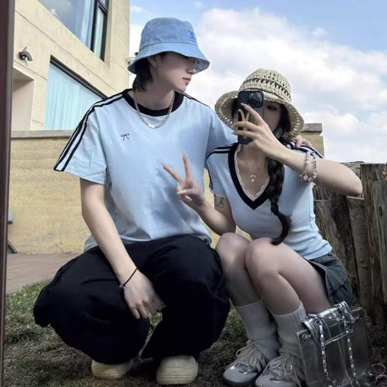 カップルペアルック ライン使いがアクセント ライトブルーTシャツセット