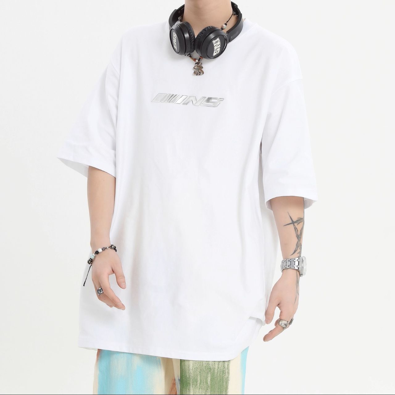 カップルペアルック【INSstudios】メタリックロゴTシャツ