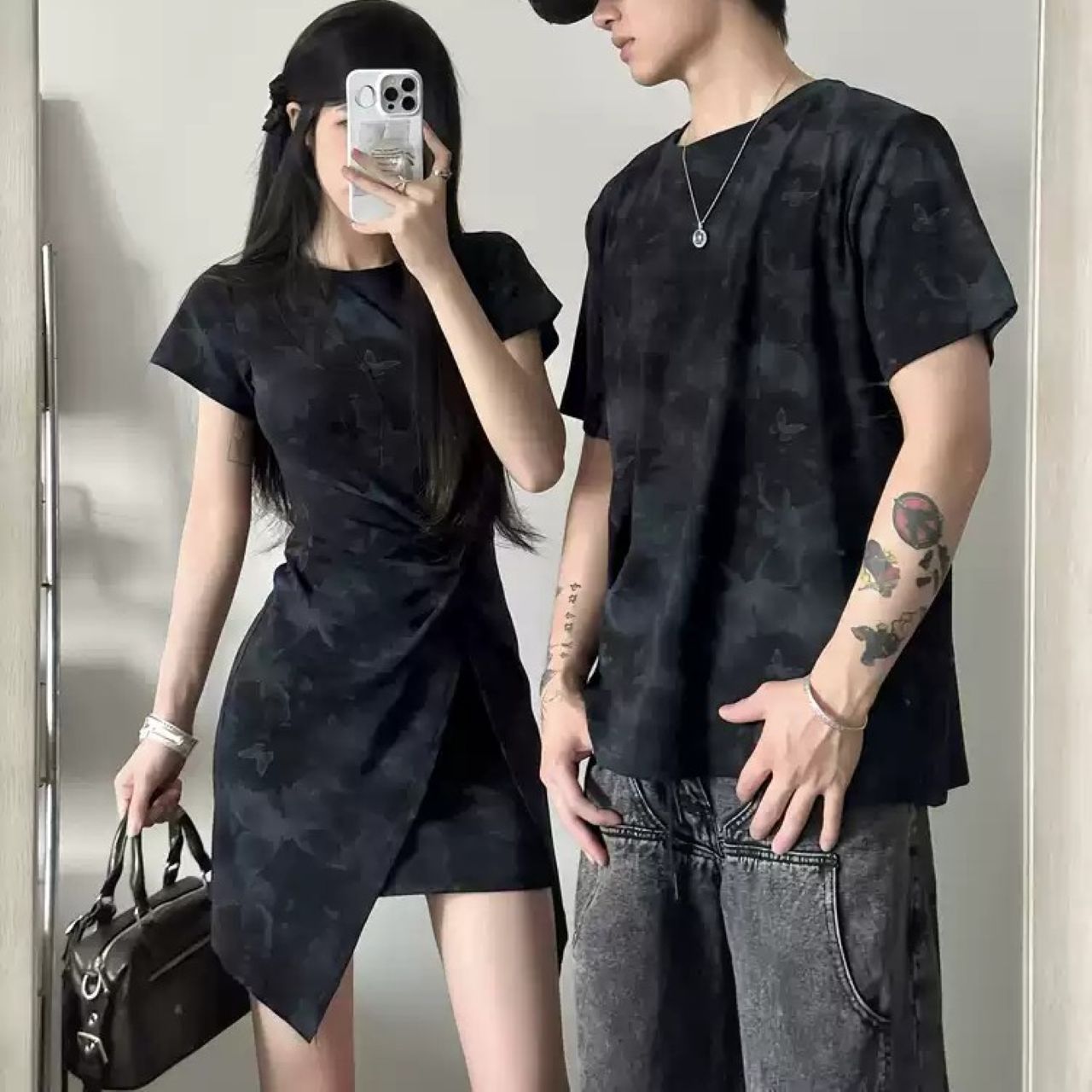 カップルペアルック バタフライが舞う迷彩デザイン｜Tシャツ＆ワンピース
