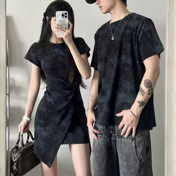 カップルペアルック バタフライが舞う迷彩デザイン｜Tシャツ＆ワンピース