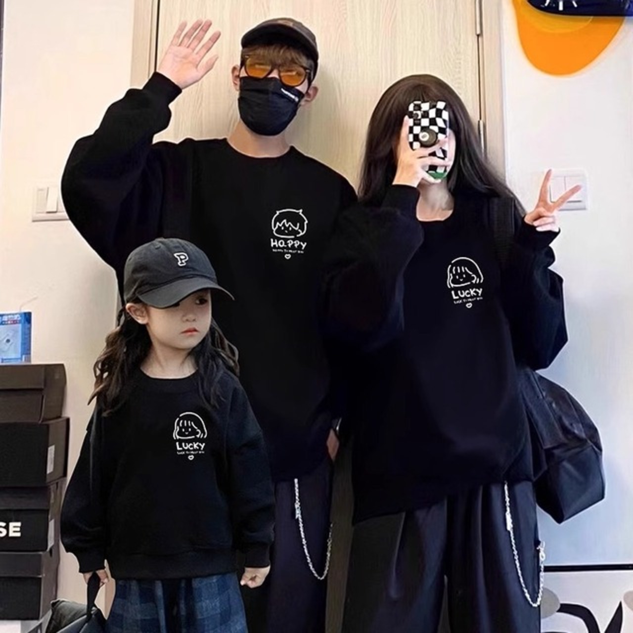 親子ペアルック HAPPY & LUCKY 似顔絵ロゴトレーナー | Pairluna