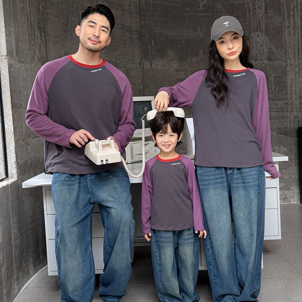 親子ペアルック パープル ラグラン 長袖Tシャツ ロゴ入り おしゃれ