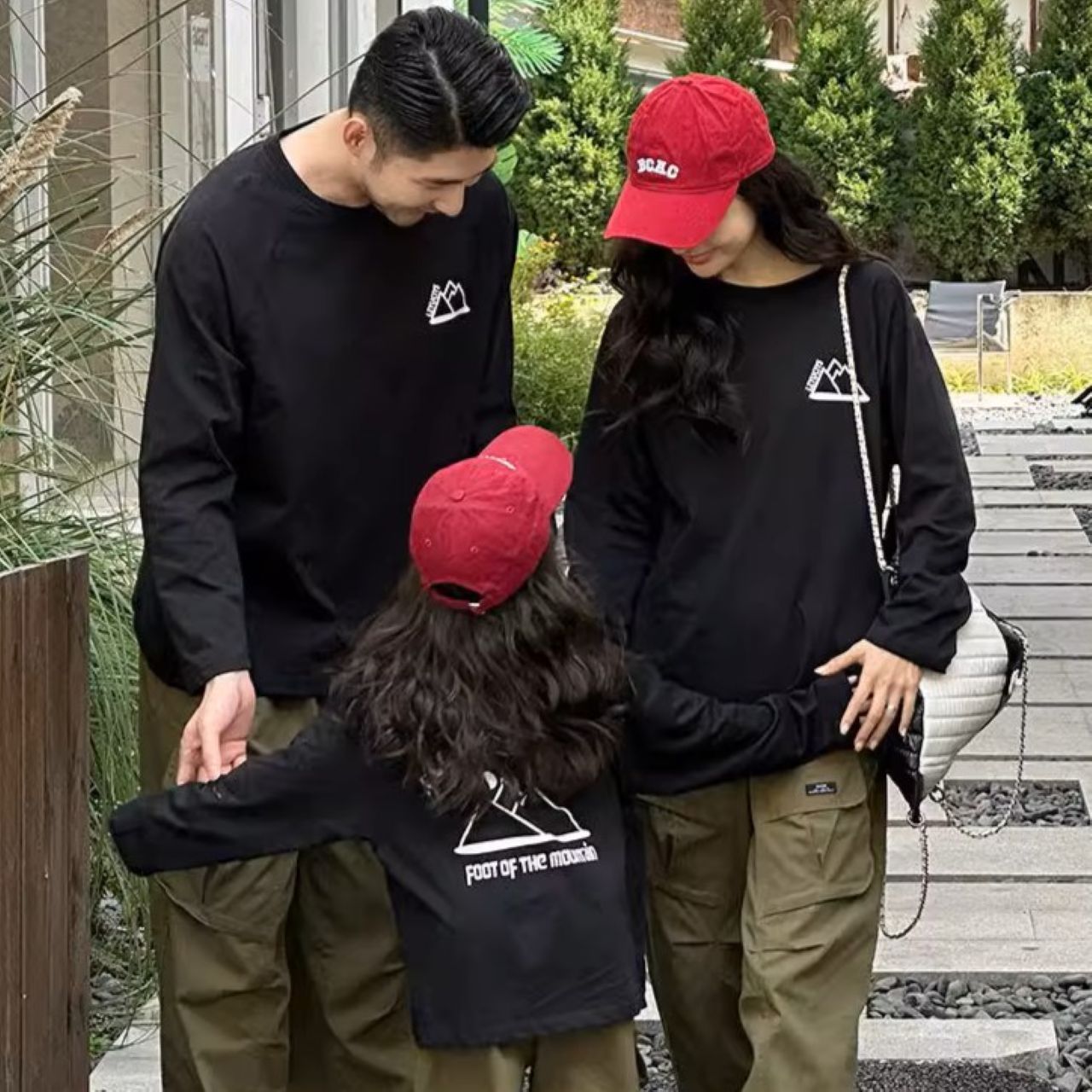親子ペアルック 長袖Tシャツ アウトドア風 ファミリーお揃い コットンT