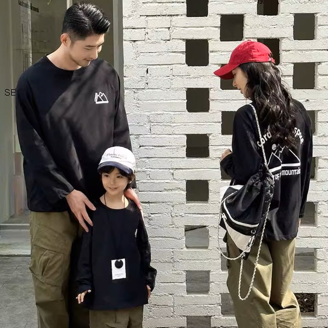 親子ペアルック 長袖Tシャツ アウトドア風 ファミリーお揃い コットンT