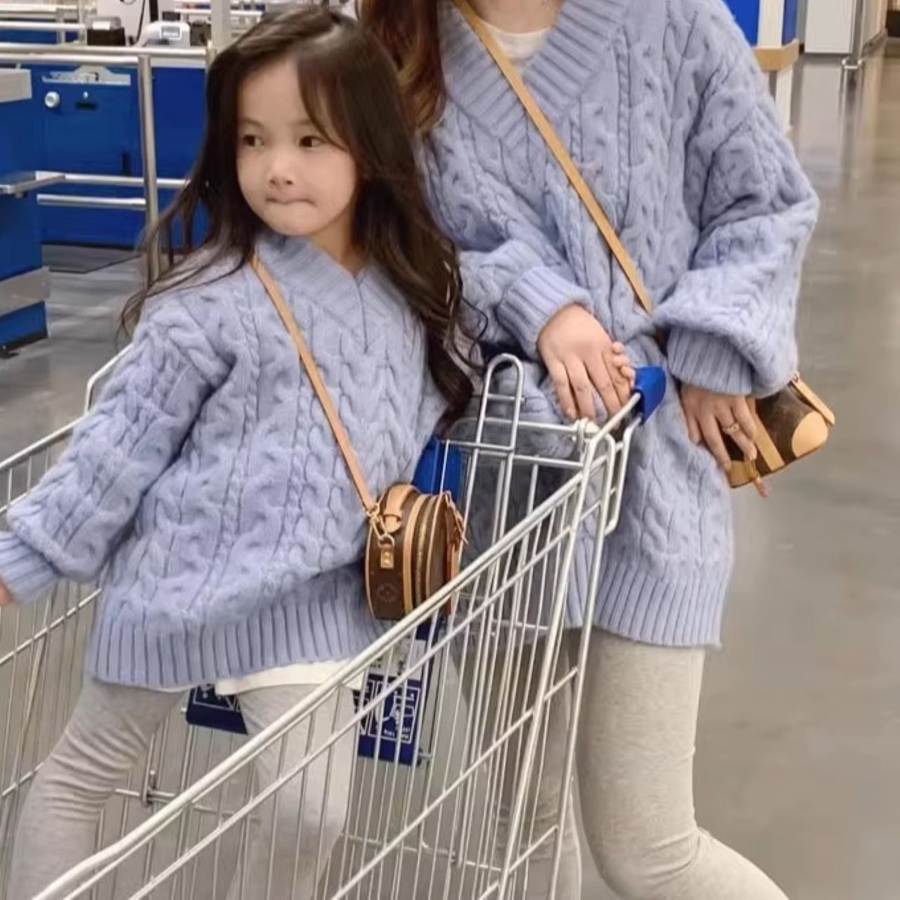 親子ペアルック ニット アイスブルー ざっくりケーブル編み ゆったり カジュアル