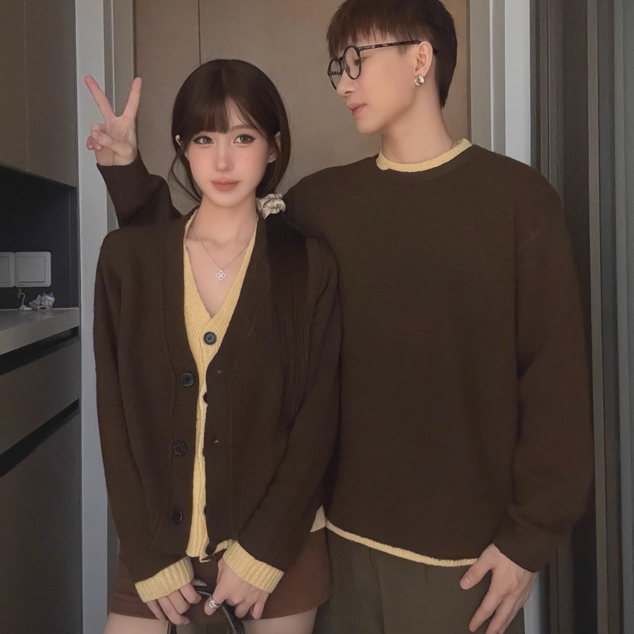 カップルペアルック イエロー×ブラウン レイヤード風ニット カーディガン