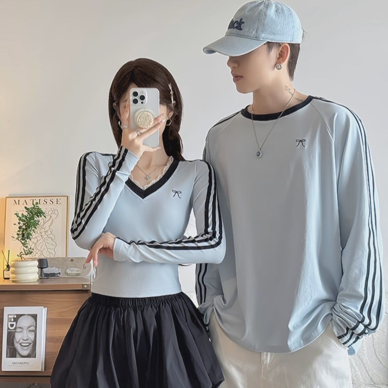 カップルペアルック 長袖Tシャツ Vネック レースデザイン ライン入り アイスブルー