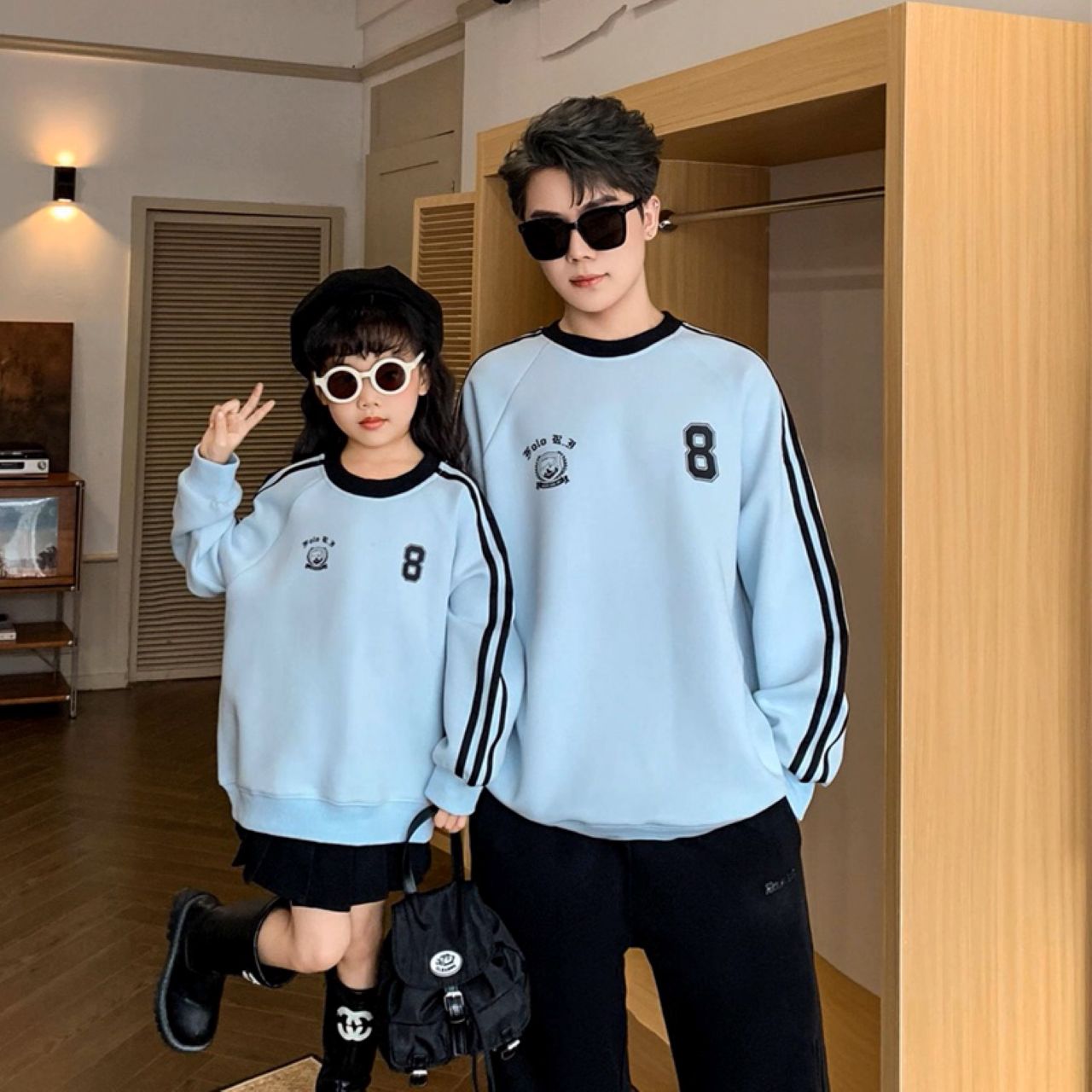 親子ペアルック 8ロゴ ライン入り ブルートレーナー