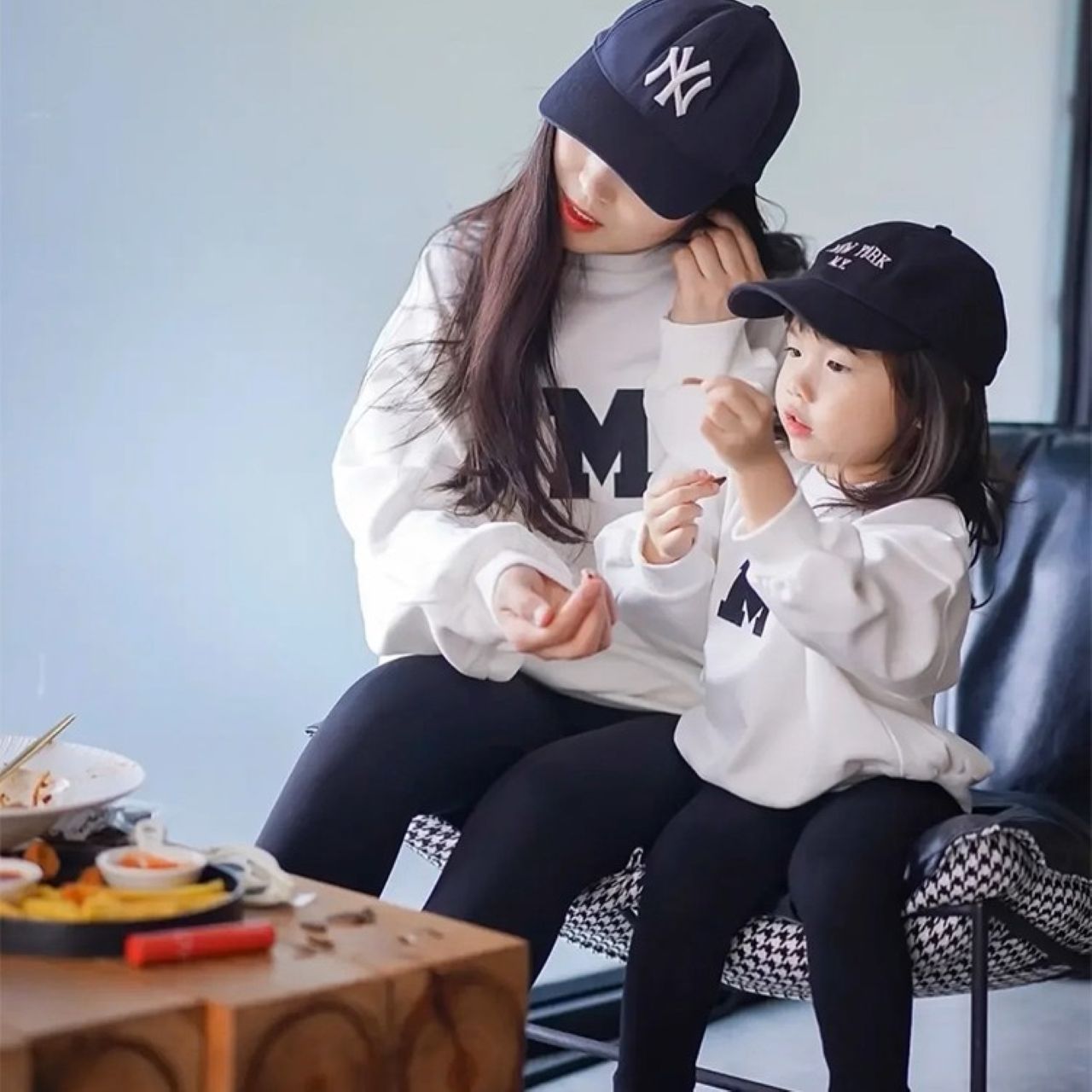 親子ペアルック Mロゴ スタイリッシュ トレーナー・ロンパース