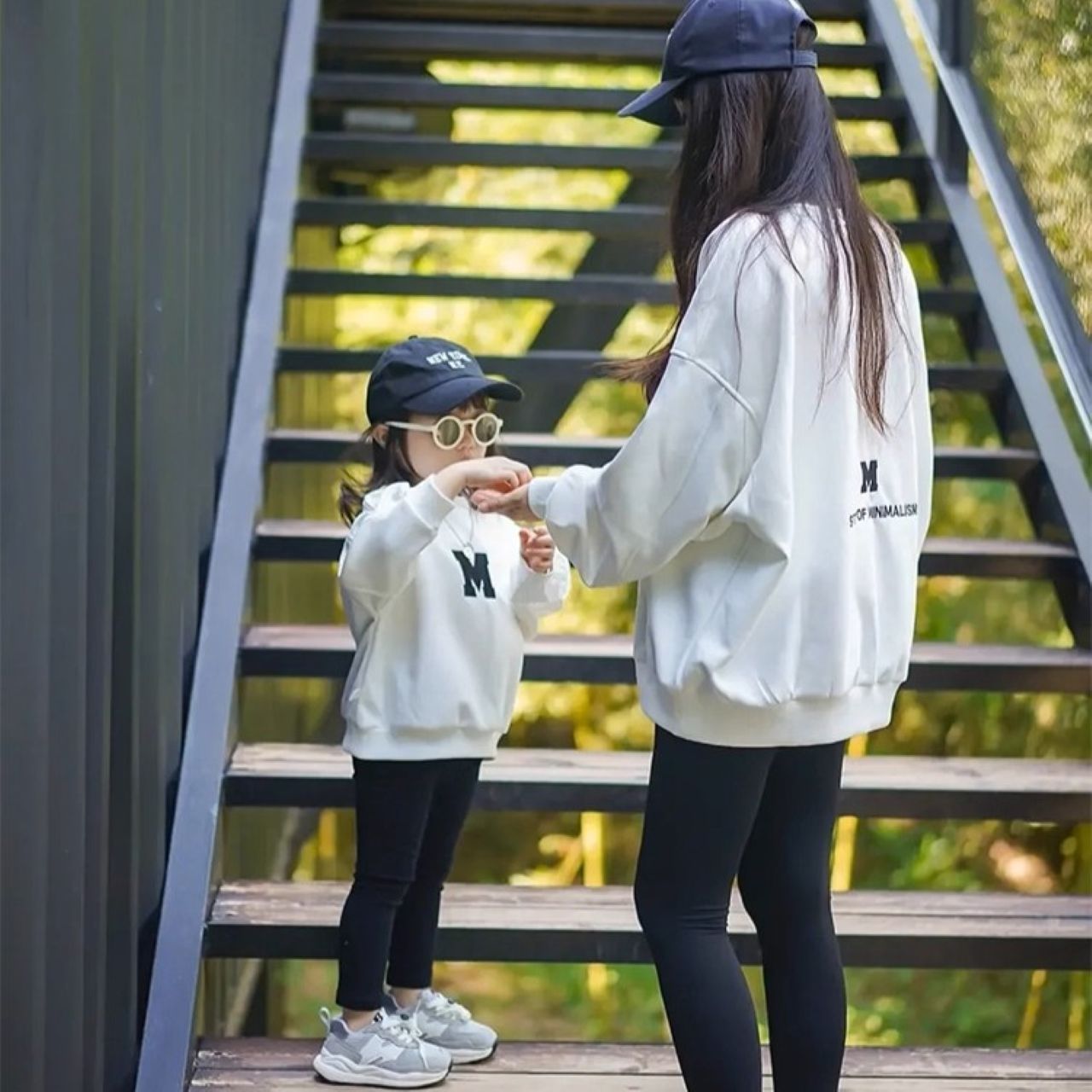 親子ペアルック Mロゴ スタイリッシュ トレーナー・ロンパース