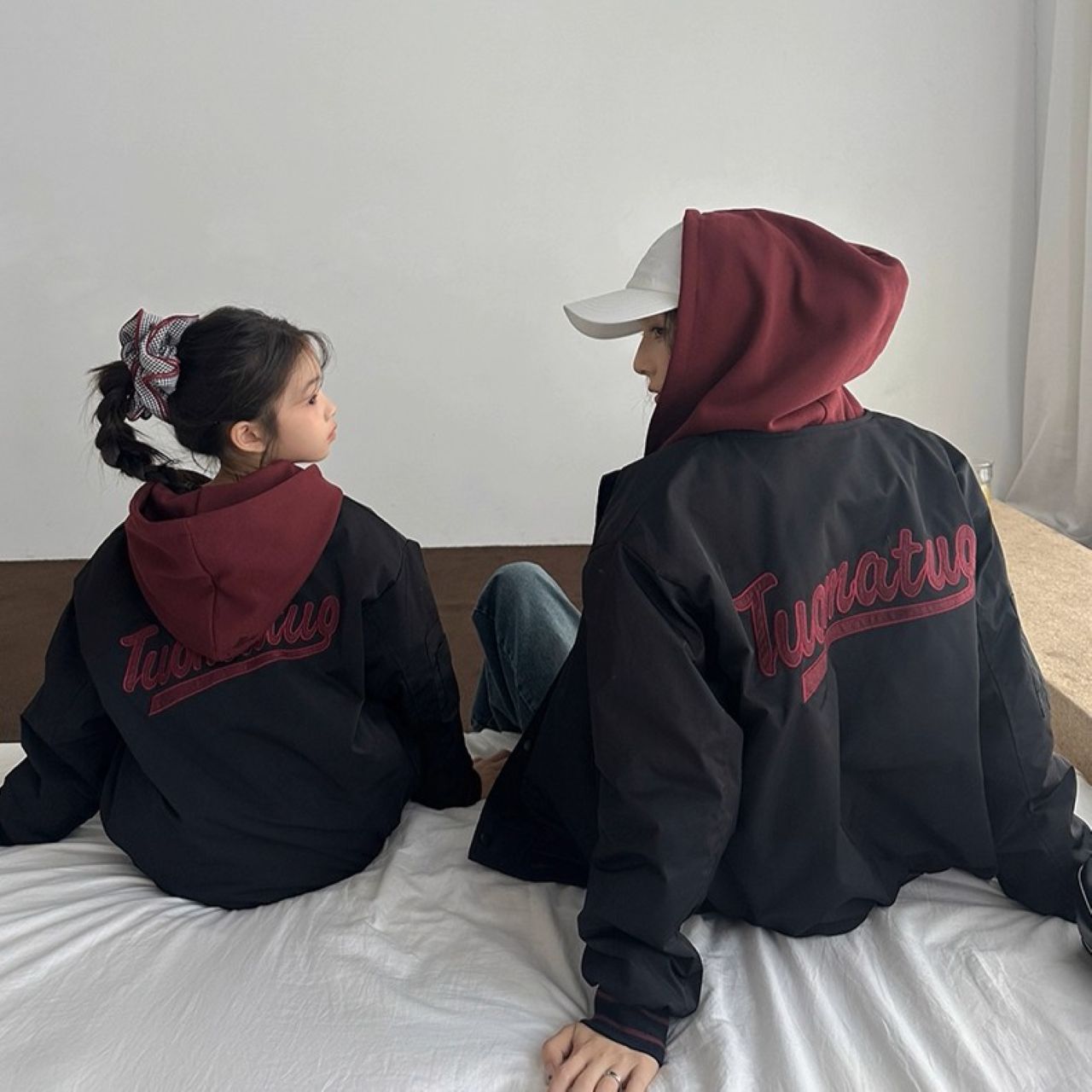 親子ペアルック ブラック×バーガンディ レイヤード風ジャケット