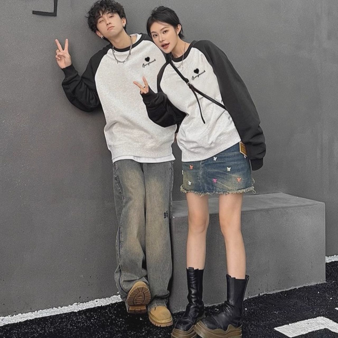 カップルペアルック ハートアクセント ラグラン袖トレーナー【2点セット】