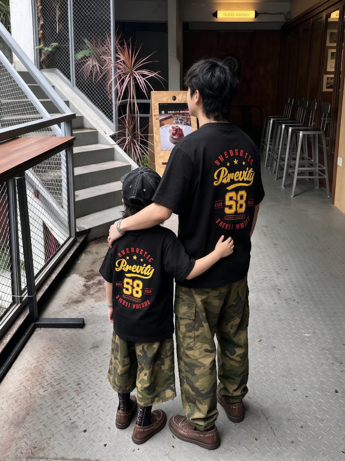 親子ペアルック ヴィンテージ風 カレッジロゴTシャツ