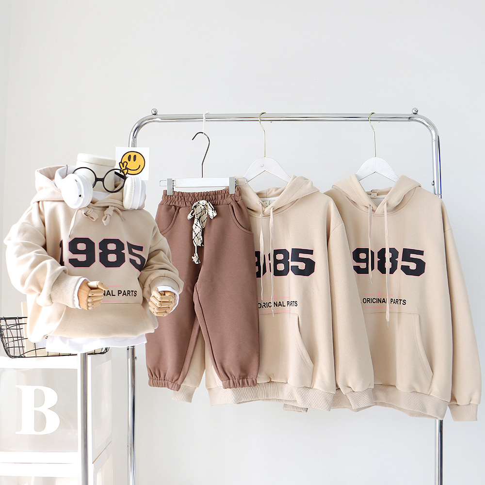 親子ペアルック ナンバリング「1985」ロゴ パーカー＆ロンパース