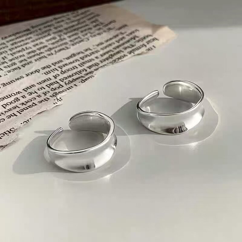 【2点セット】 ペアアクセサリー ウェーブデザイン シンプルリング フリーサイズ