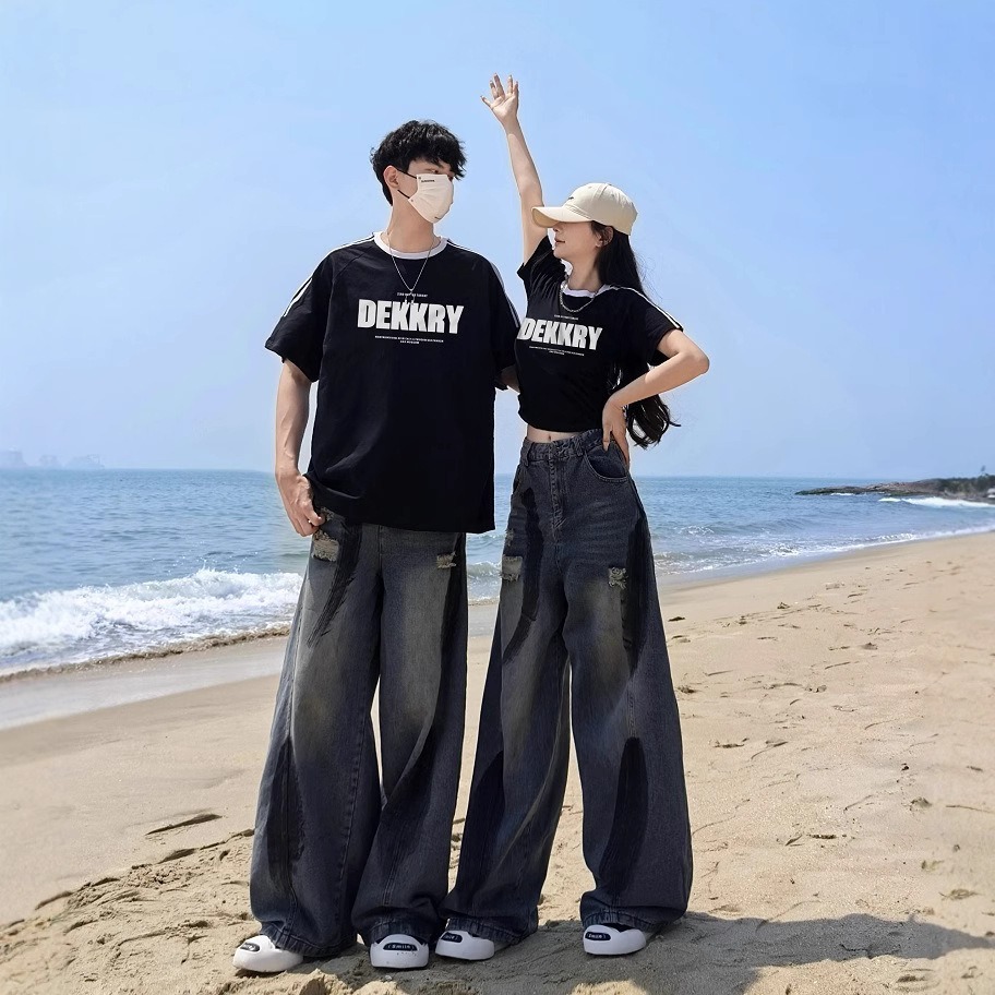 カップルペアルック DEKKRY ビッグロゴTシャツ（オーバーサイズ / クロップド丈）