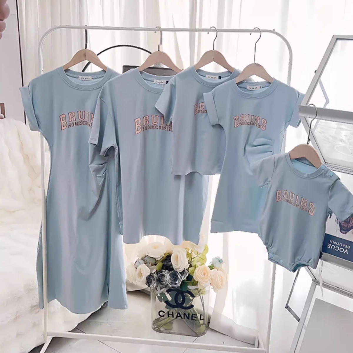 親子ペアルック 爽やかブルー カレッジロゴ風 Tシャツ・ワンピース・ロンパース