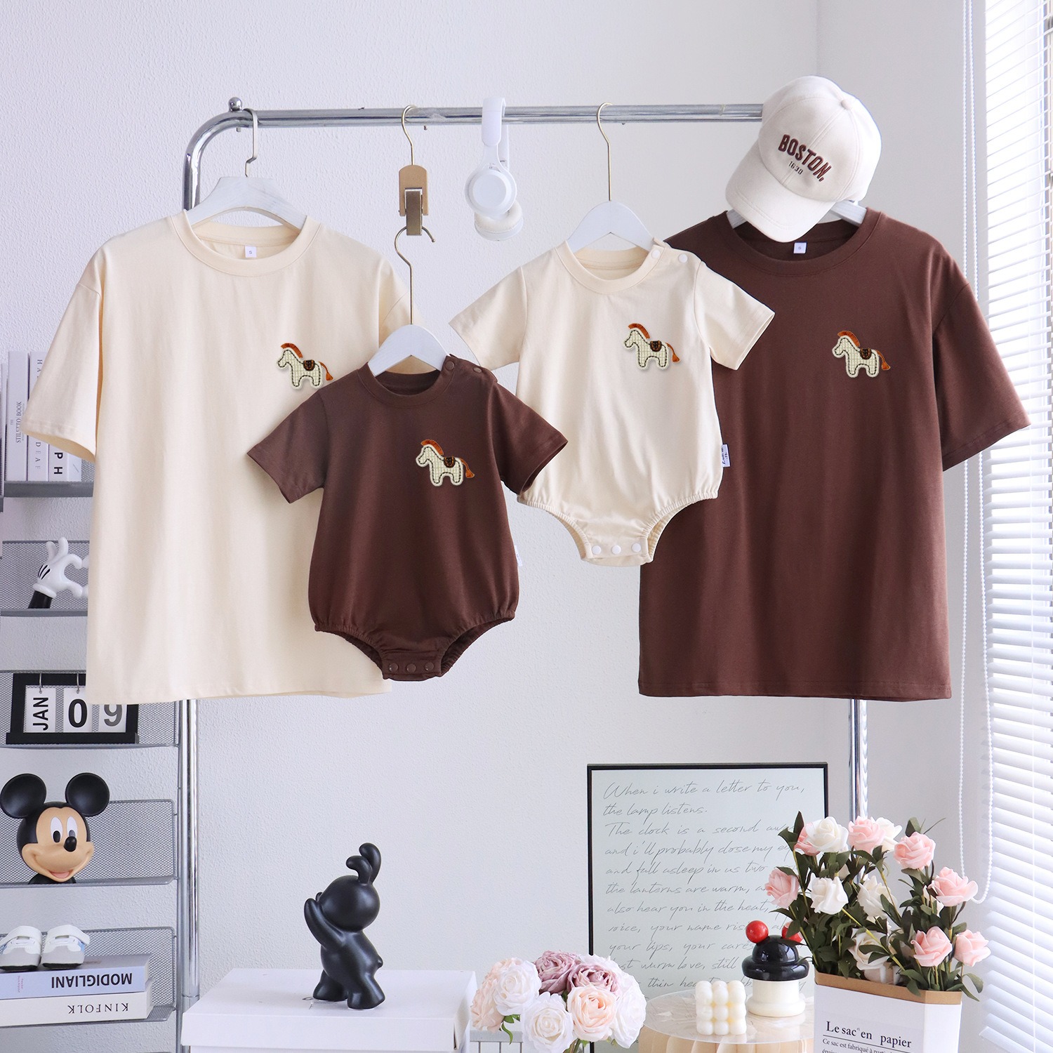親子ペアルック ほっこり木馬 ナチュラルTシャツ・ロンパース