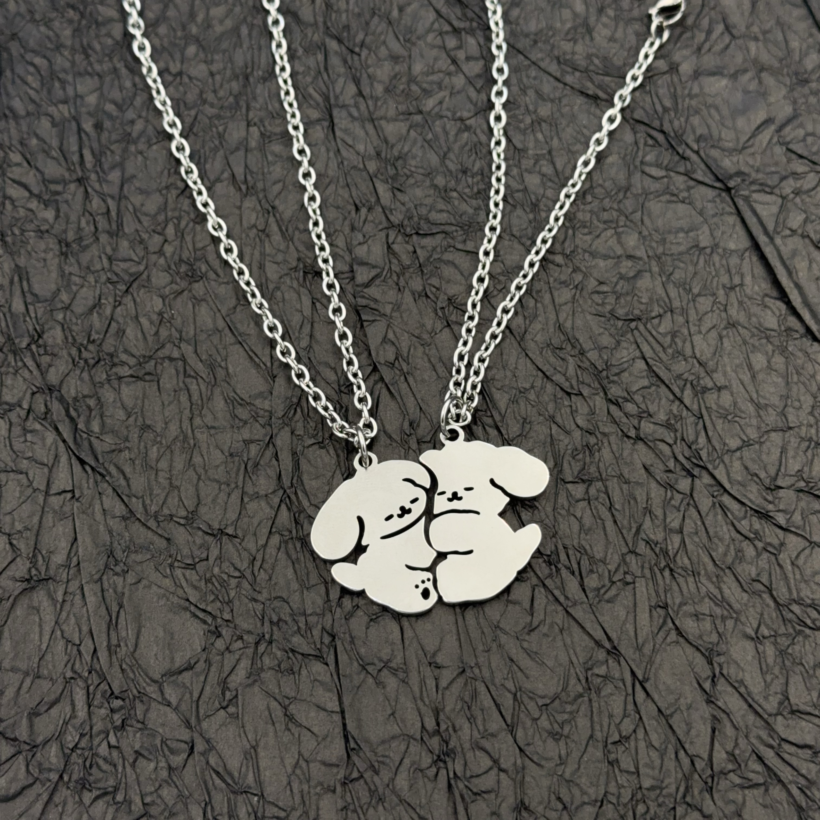 ペアアクセサリー ハグ子犬デザイン ネックレス2点セット