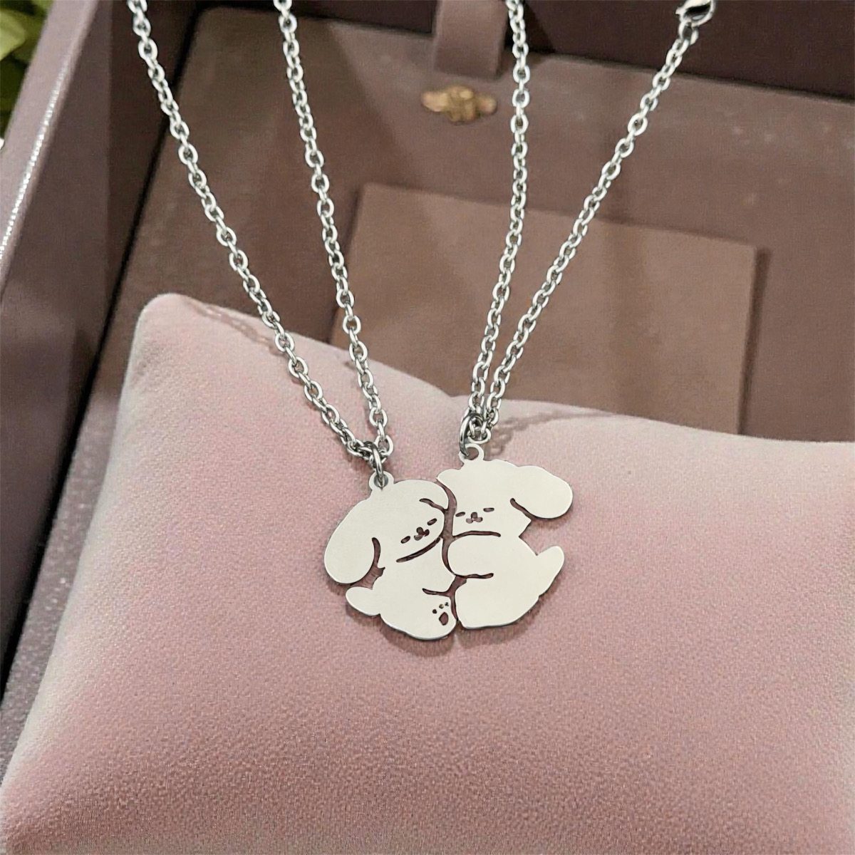 ペアアクセサリー ハグ子犬デザイン ネックレス2点セット