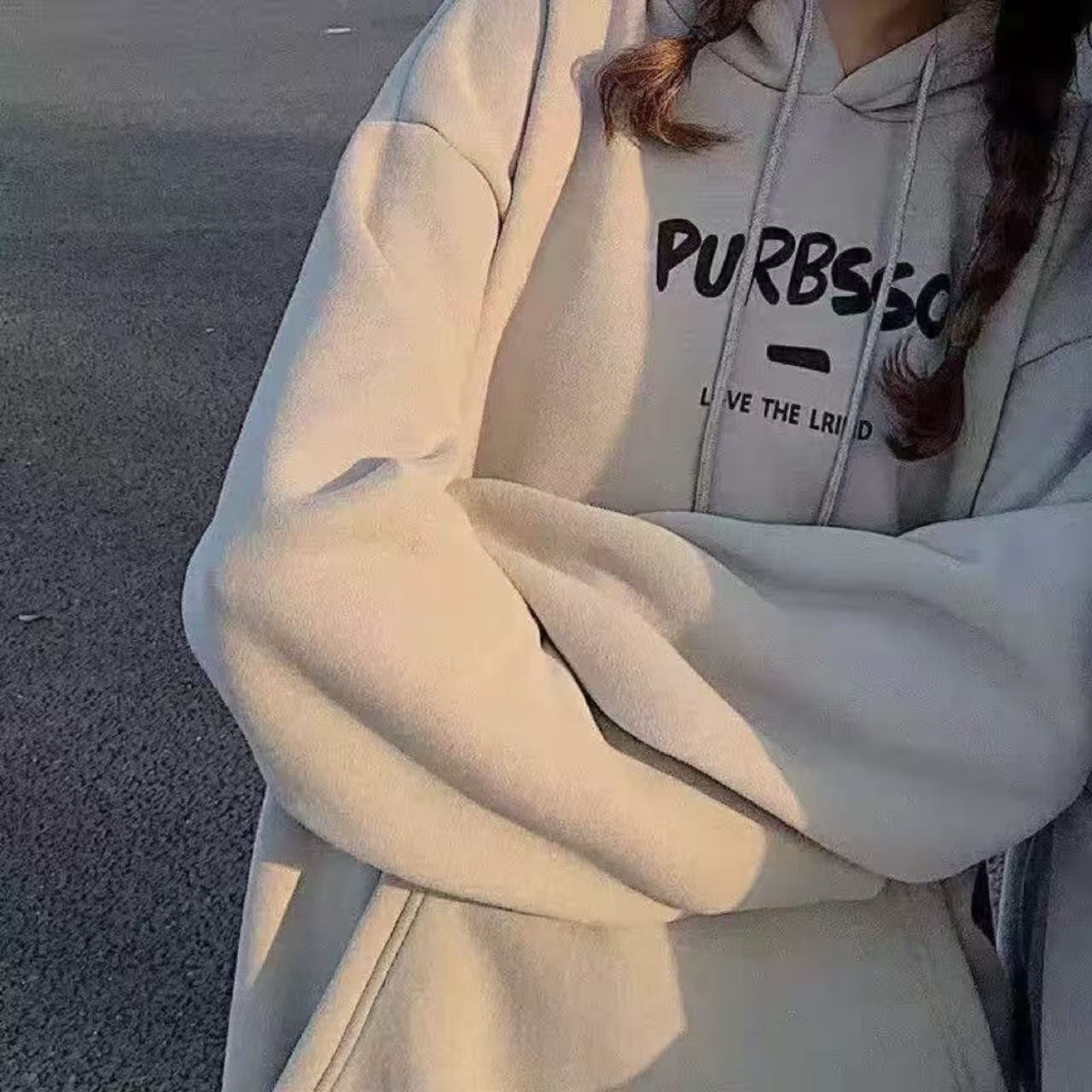 ペアルックコーデ ポイントロゴ パーカー