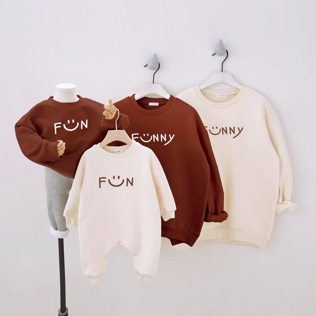 親子ペアルック Funnyスマイル トレーナー・ロンパース