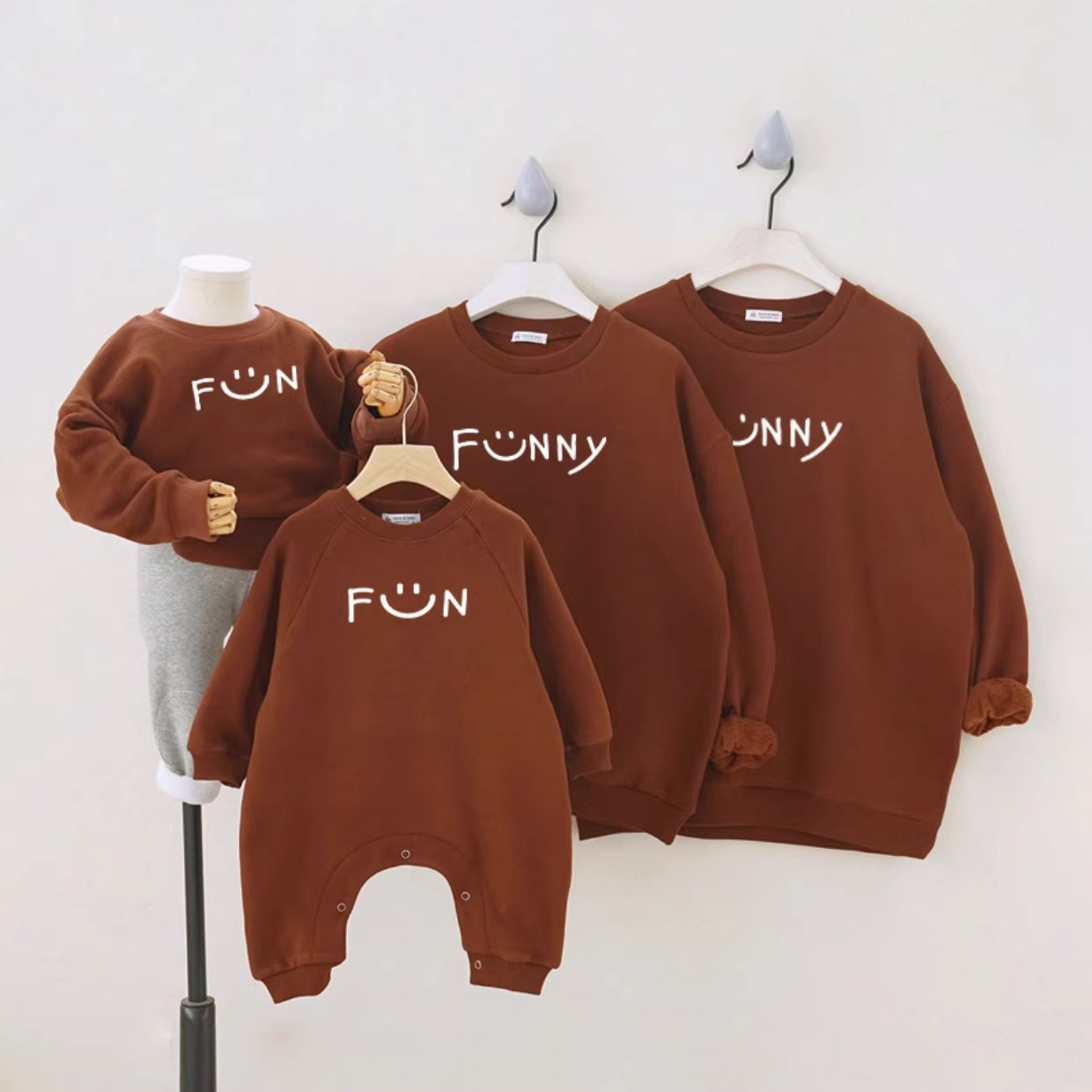 親子ペアルック Funnyスマイル トレーナー・ロンパース