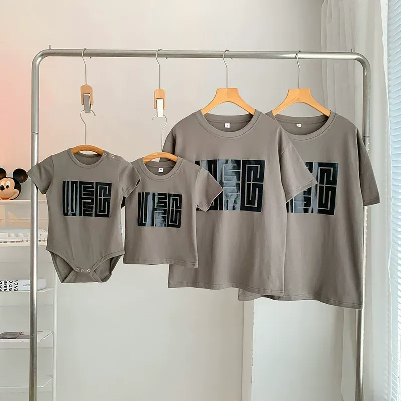 親子ペアルック アーバンジオメトリックロゴ Tシャツ＆ロンパース 