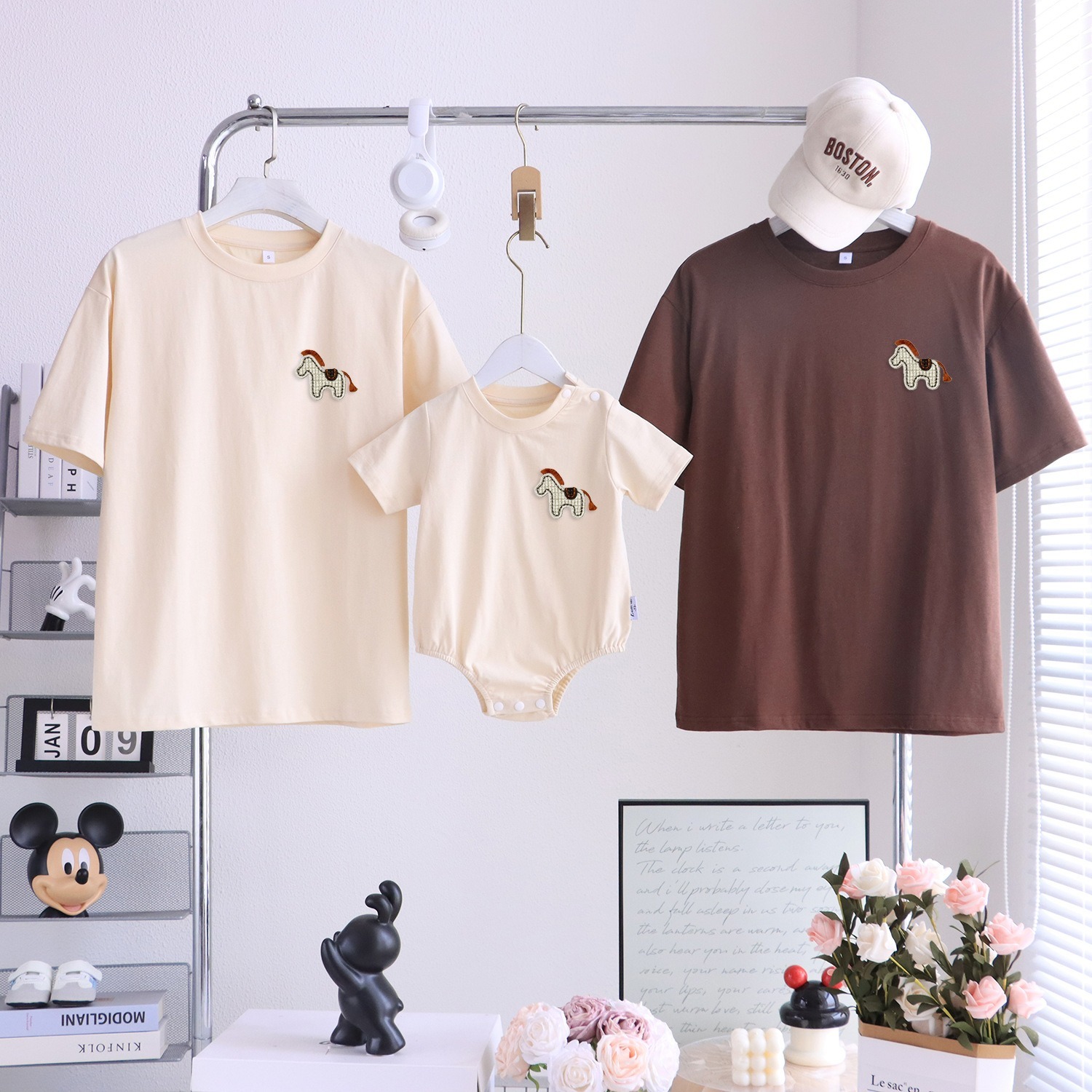 親子ペアルック ほっこり木馬 ナチュラルTシャツ・ロンパース