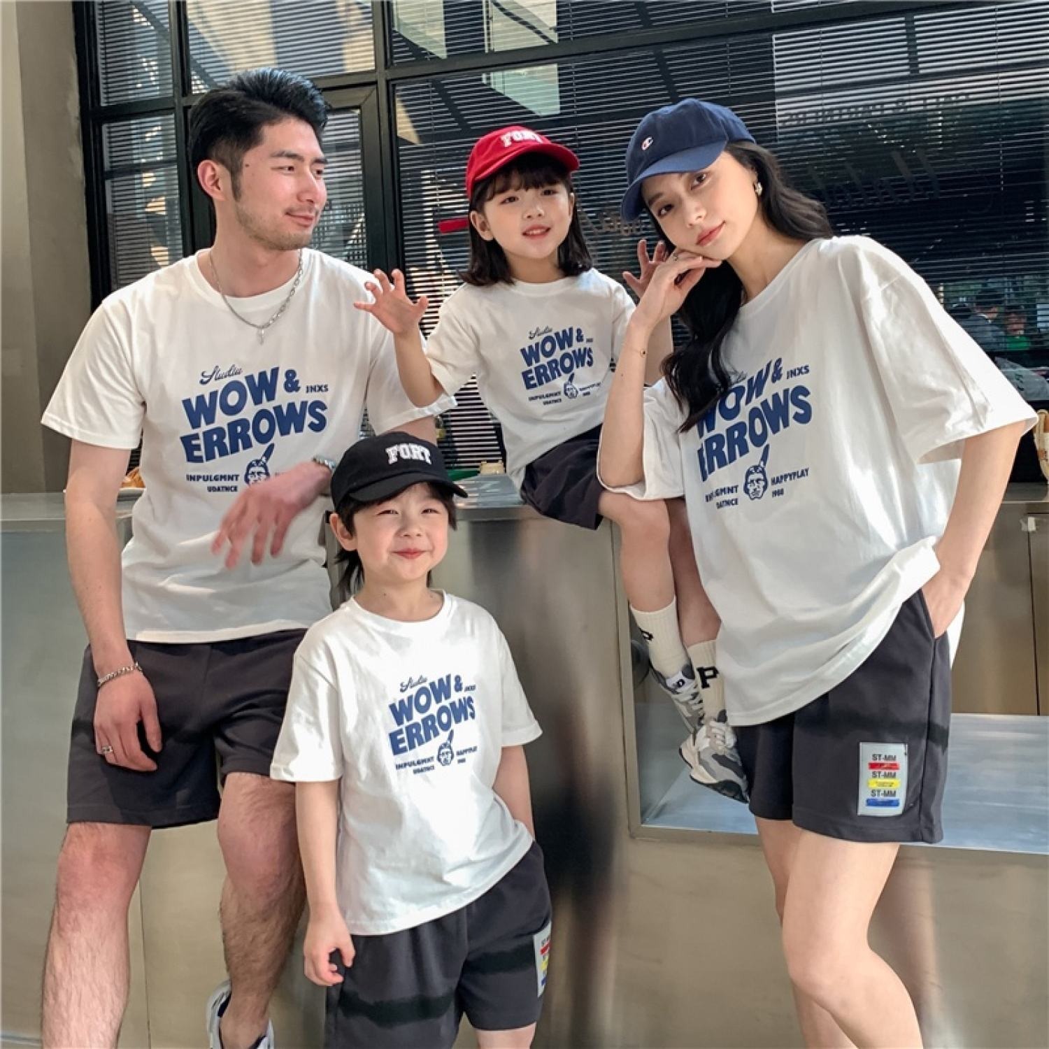 親子ペアルック ヴィンテージ風カレッジTシャツ ～Wow & Arrows～