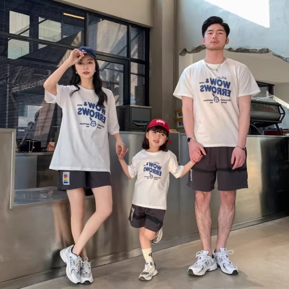 親子ペアルック ヴィンテージ風カレッジTシャツ ～Wow & Arrows～