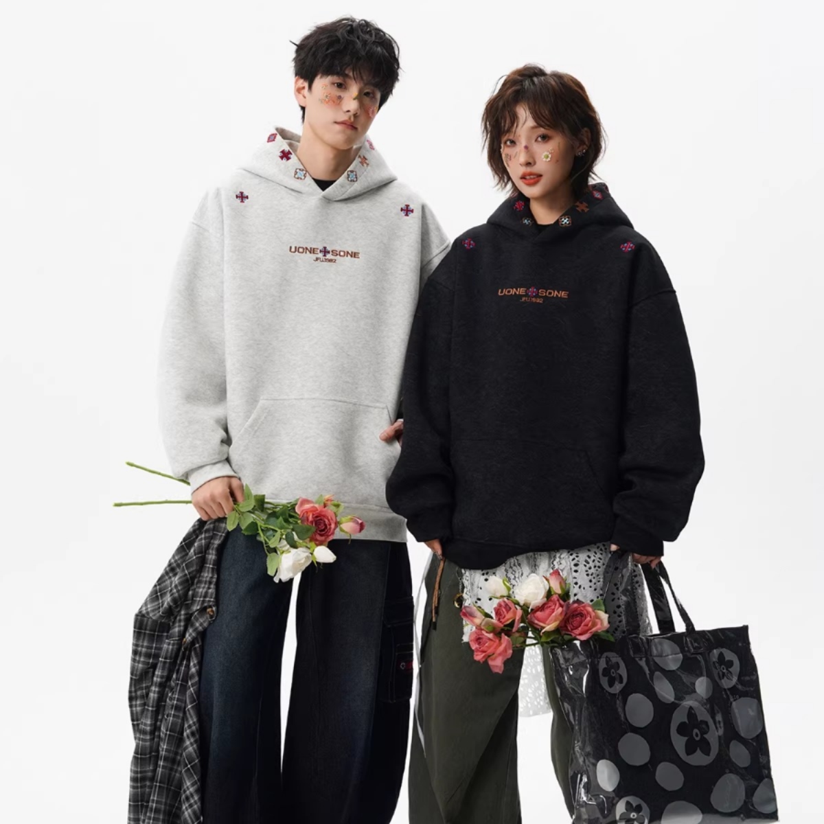 カップルペアルック クロス刺繍ロゴ フーディパーカー ユニセックス