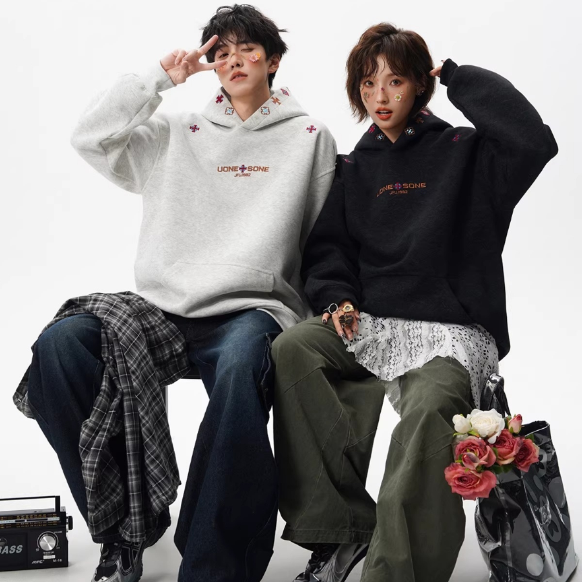 カップルペアルック クロス刺繍ロゴ フーディパーカー ユニセックス