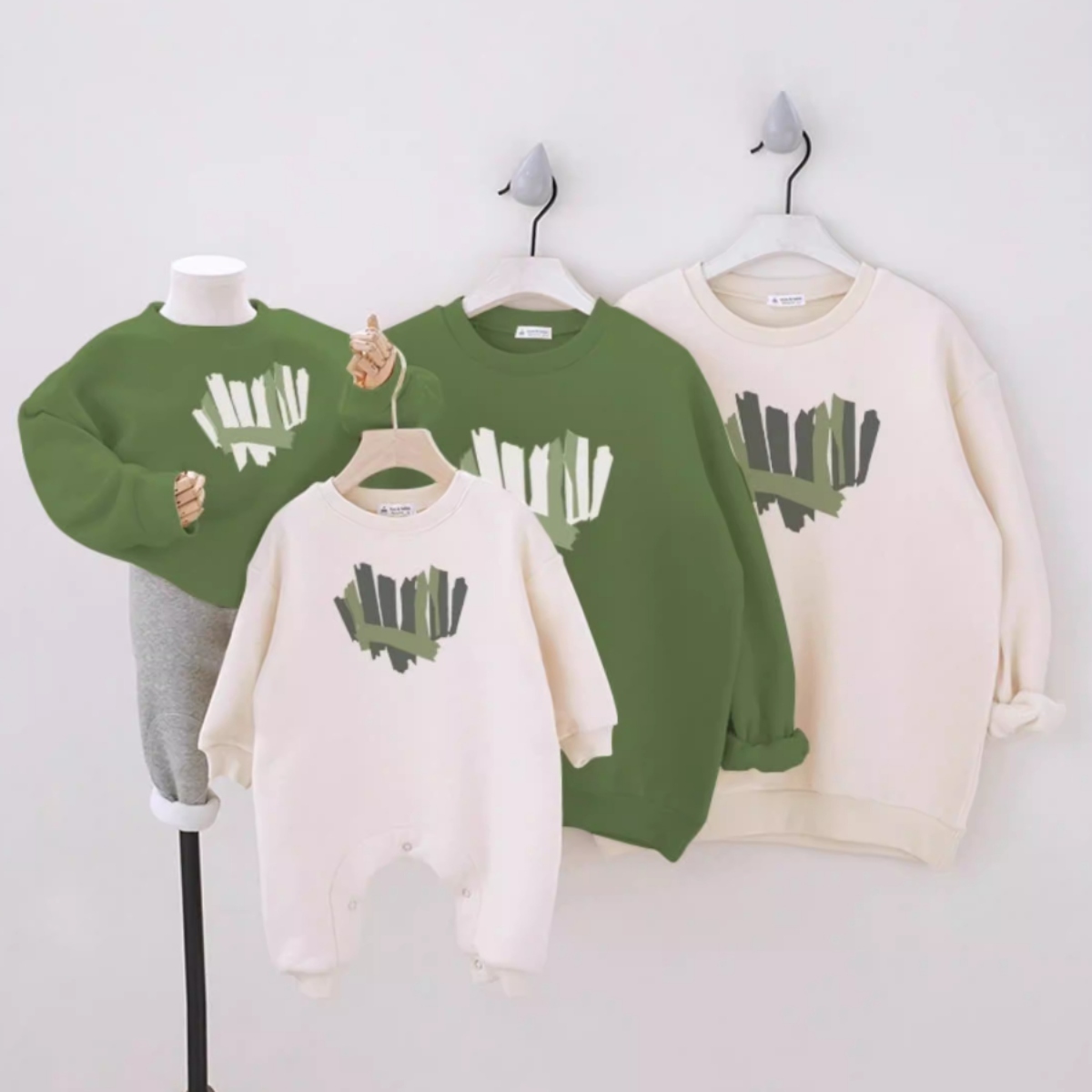 親子ペアルック グリーンハート トレーナー・ロンパース