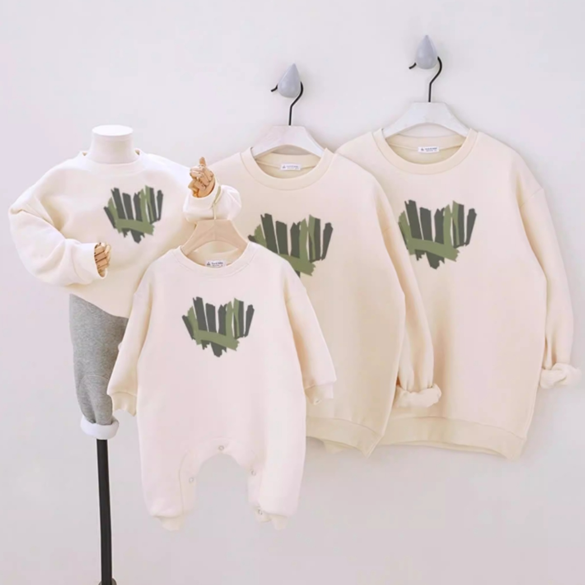 親子ペアルック グリーンハート トレーナー・ロンパース